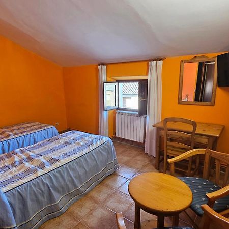 Hostal Albe Carrion De Los Condes Bagian luar foto