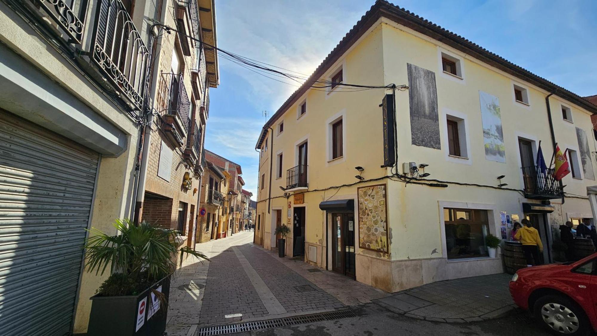 Hostal Albe Carrion De Los Condes Bagian luar foto