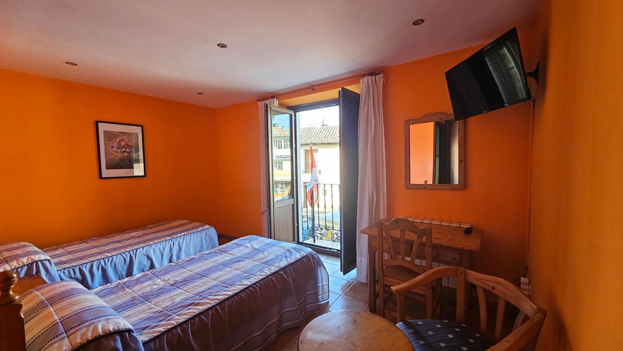 Hostal Albe Carrion De Los Condes Bagian luar foto