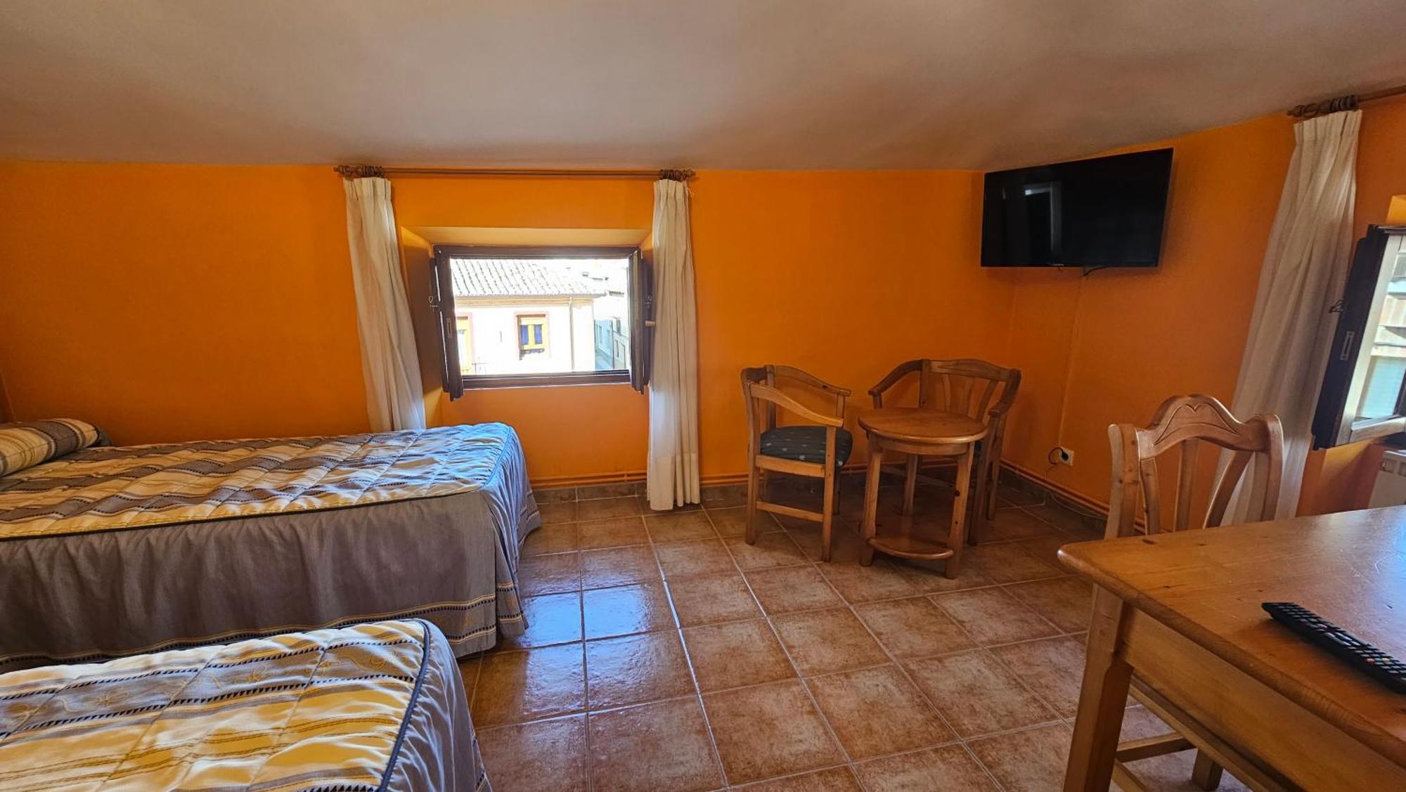 Hostal Albe Carrion De Los Condes Bagian luar foto