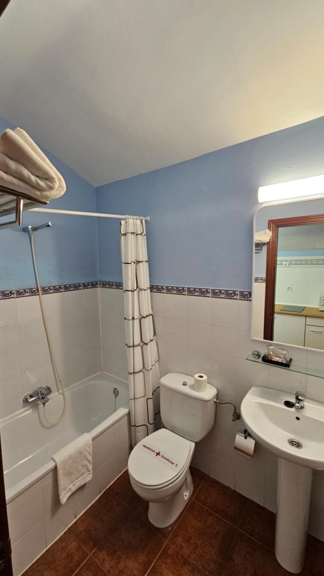 Hostal Albe Carrion De Los Condes Bagian luar foto