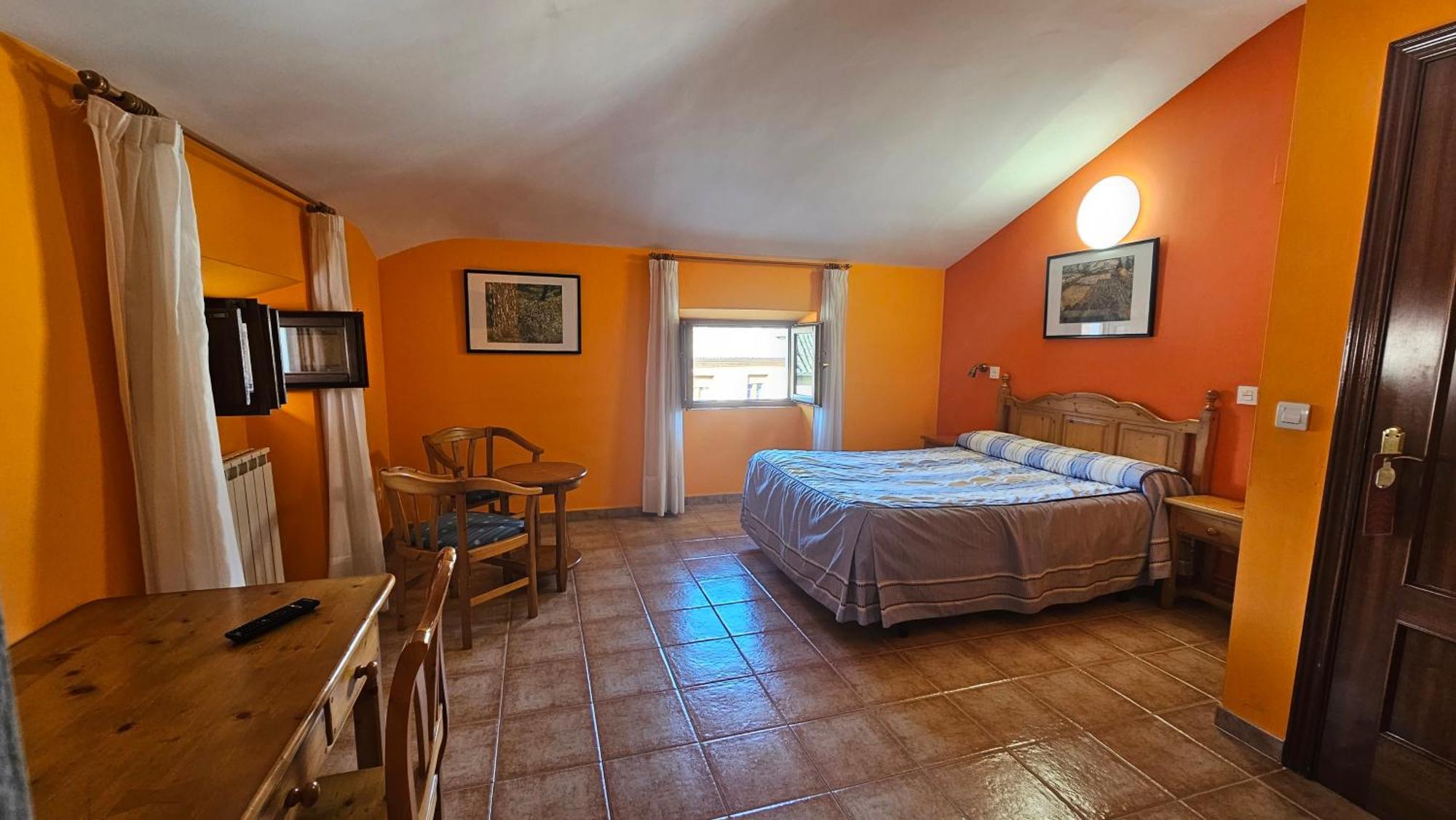 Hostal Albe Carrion De Los Condes Bagian luar foto