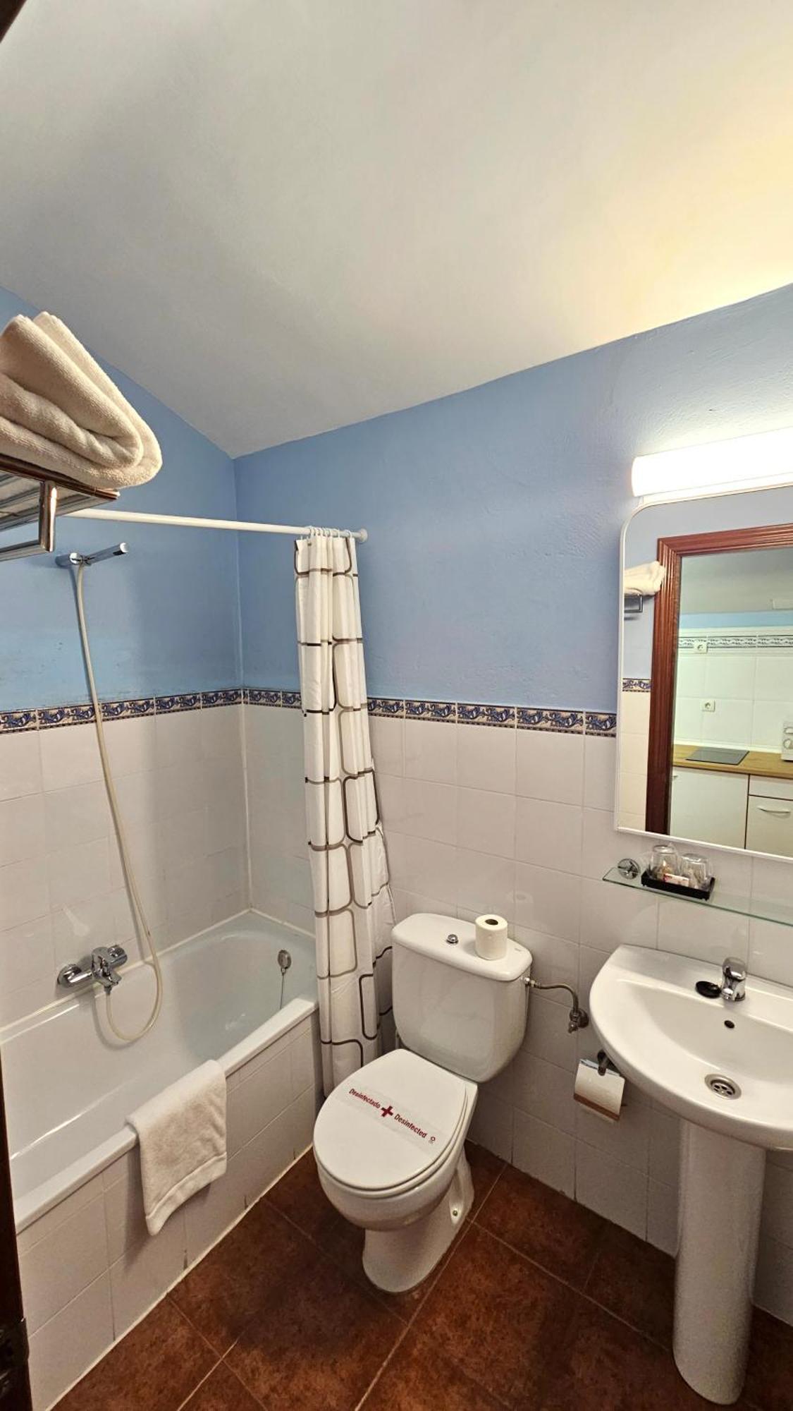 Hostal Albe Carrion De Los Condes Bagian luar foto