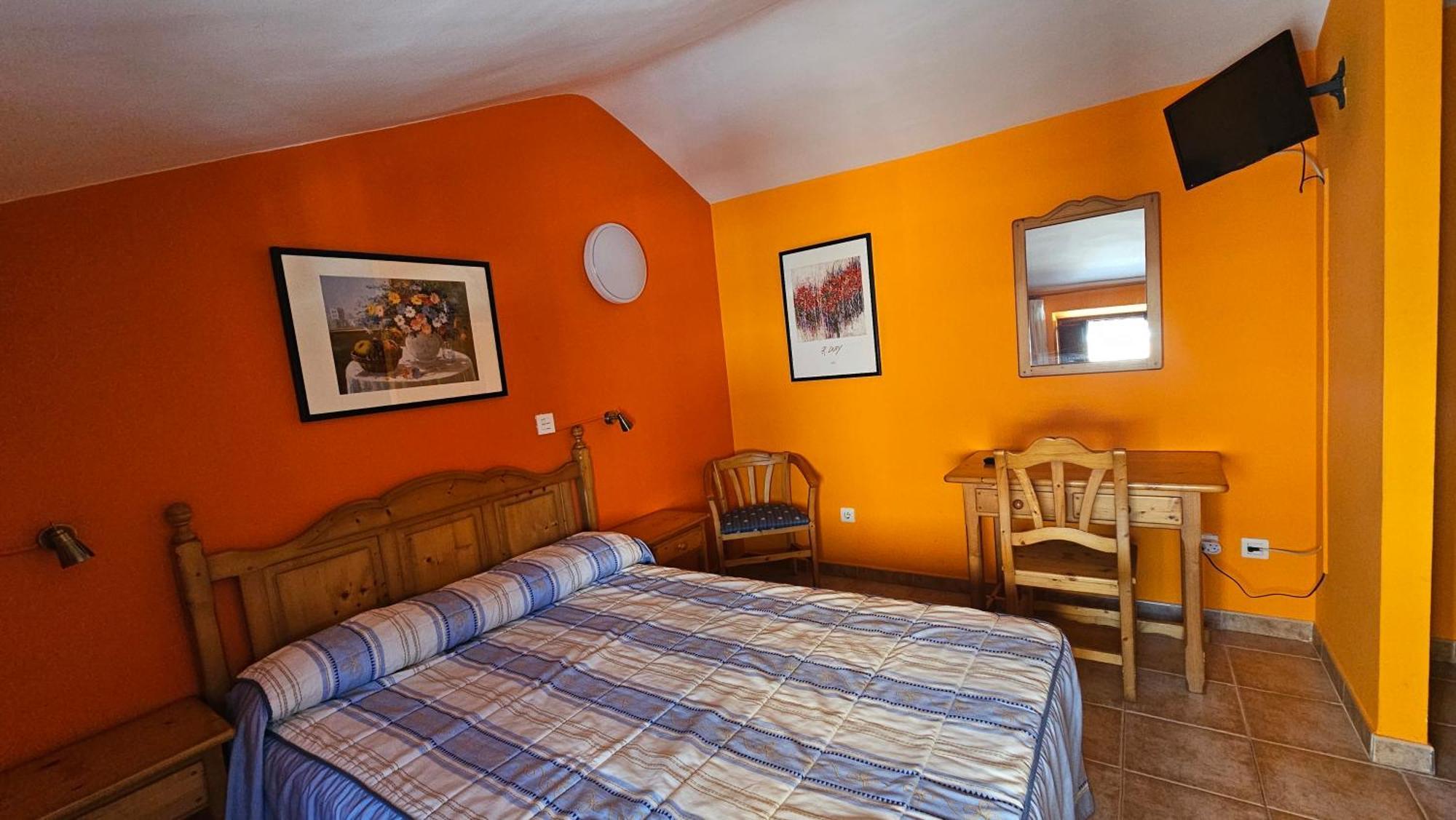 Hostal Albe Carrion De Los Condes Bagian luar foto